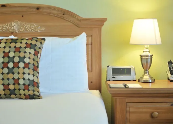 Twain Hotel 4*