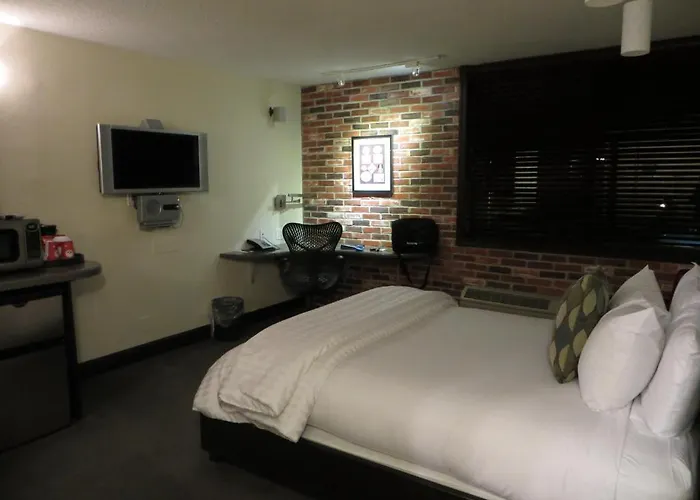 Twain 4* Peoria