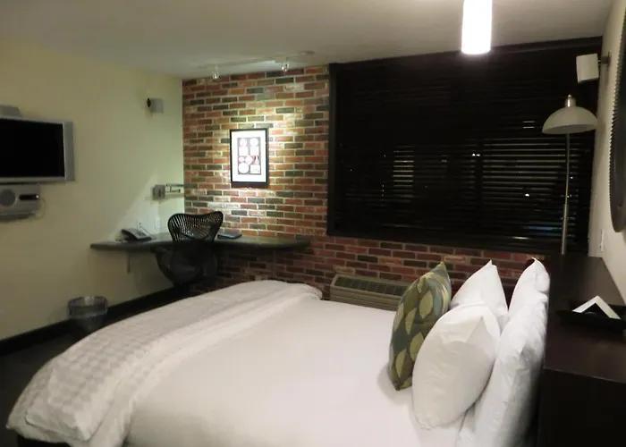 Twain Hotel Peoria