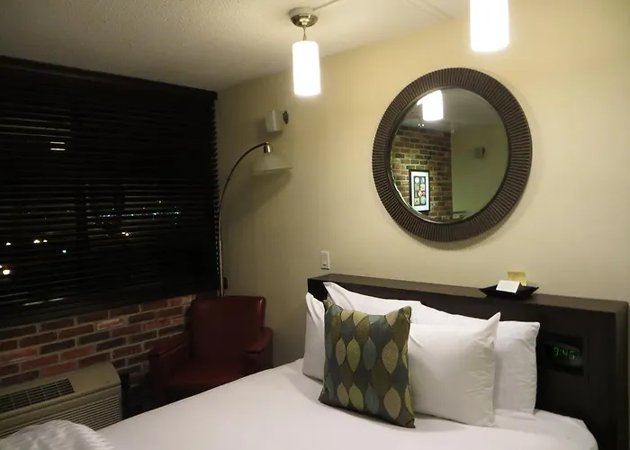 Twain Hotel 4*