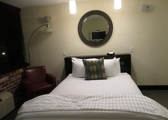 Twain 4* Peoria